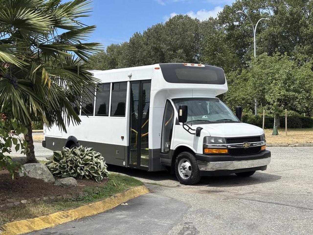 Used 2020 Chevrolet Express 4500 21-Passenger Bus with Wheelchair Lift for sale in Burnaby, BC