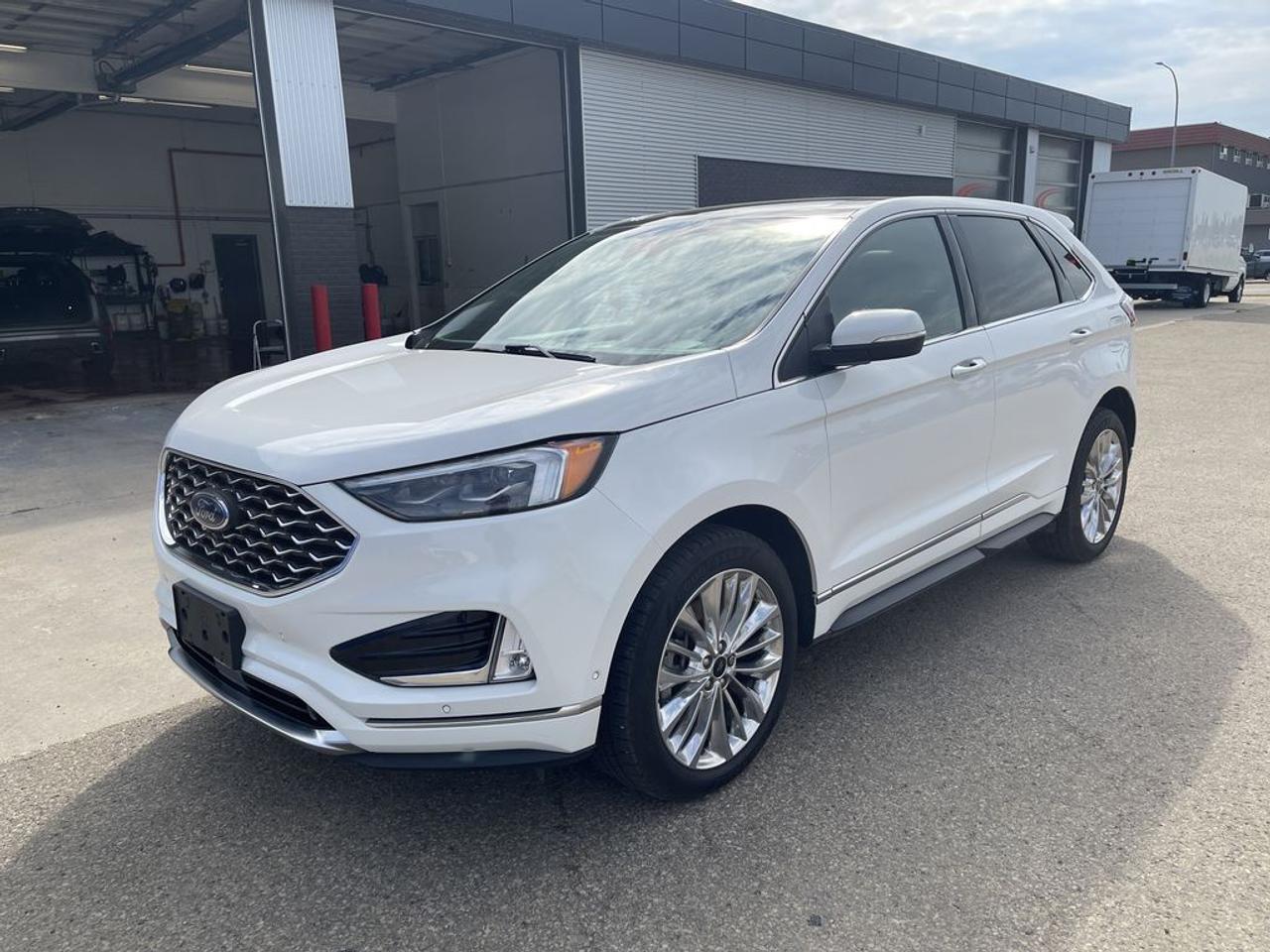 2022 Ford Edge Titanium Photo1