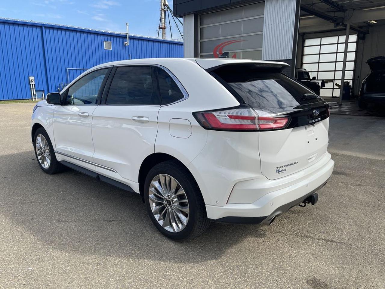 2022 Ford Edge Titanium Photo4