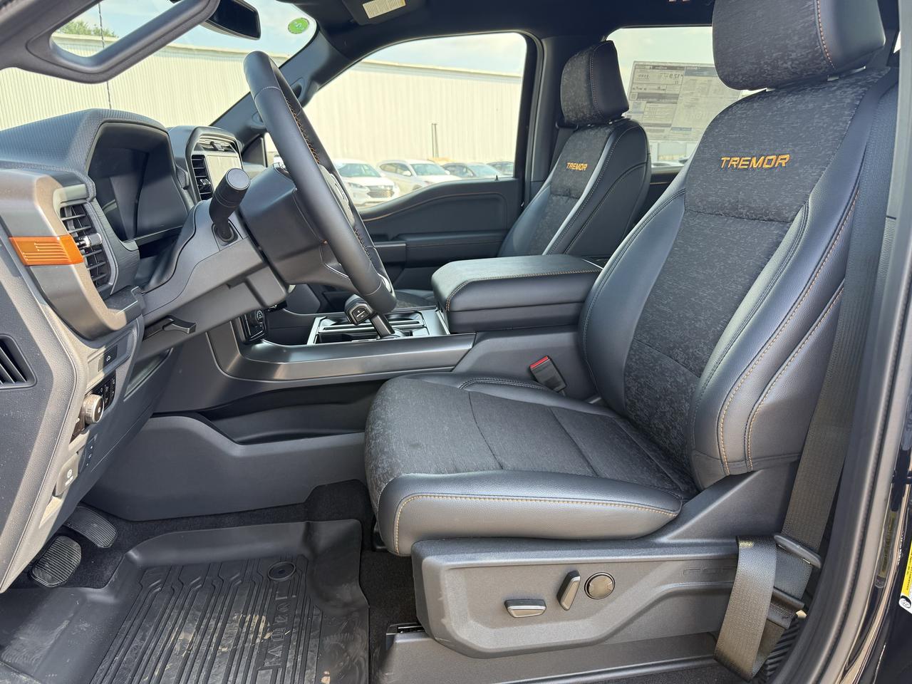 2026 Ford F-150 Tremor 4WD SuperCrew 5.5' Box Photo4