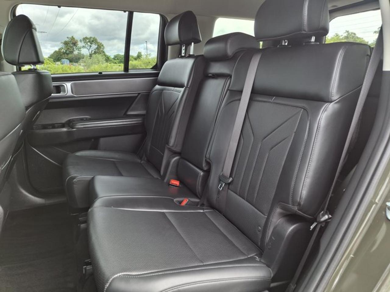 2025 Hyundai Santa Fe XRT AWD | 3rd Row | Sunroof | Leather | Heated Steering + Seats | Power Liftgate | and More ! Photo
