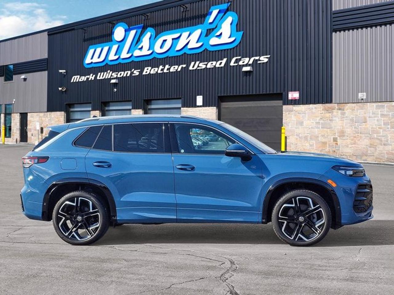 2025 Volkswagen Tiguan Highline R-Line AWD | Leather | Heated + Cooled Massaging Seats | Sunroof | and More ! Photo
