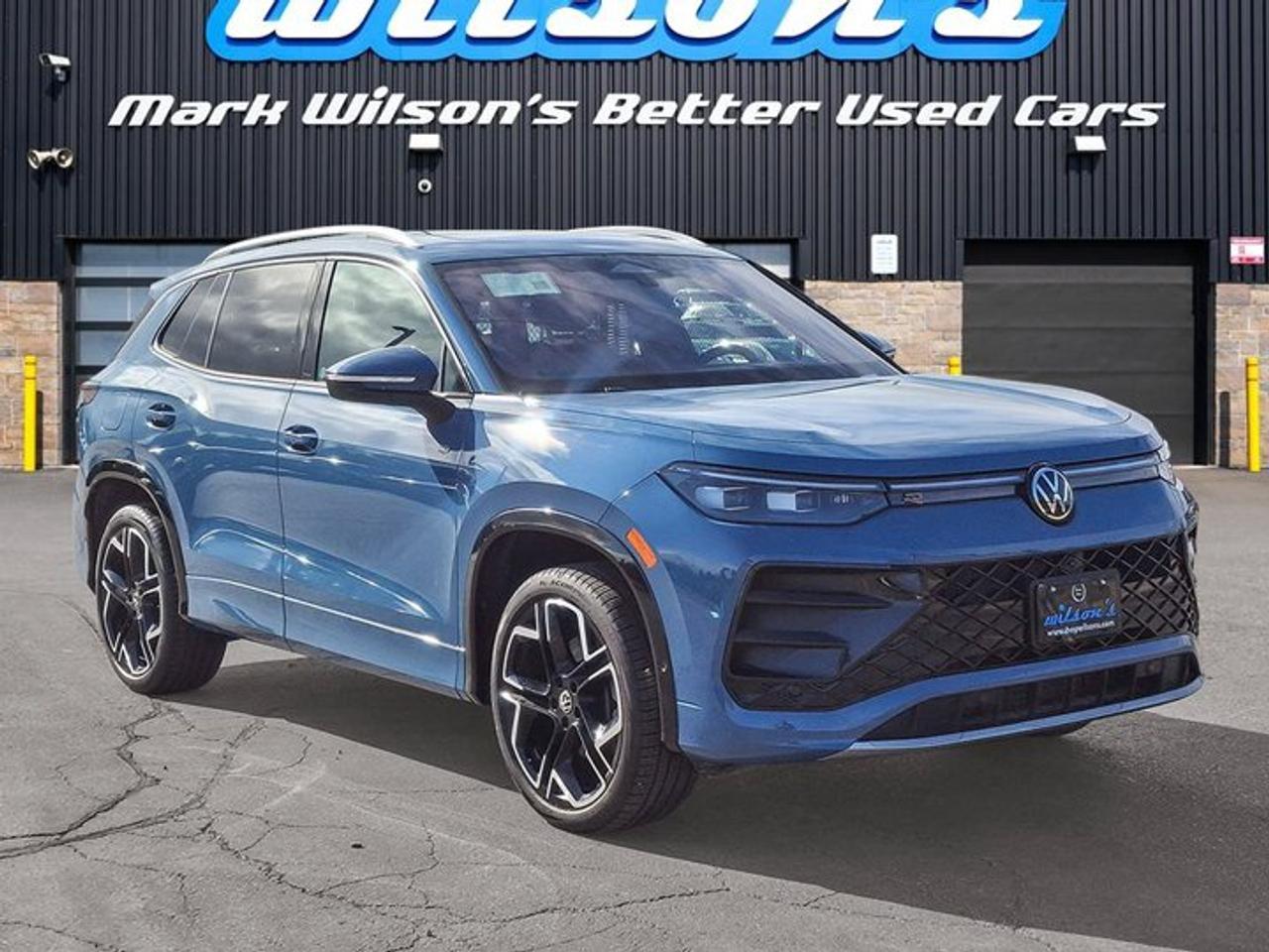 2025 Volkswagen Tiguan Highline R-Line AWD | Leather | Heated + Cooled Massaging Seats | Sunroof | and More ! Photo