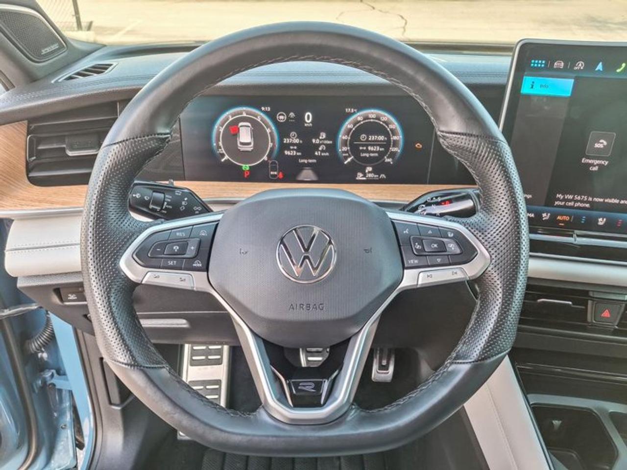 2025 Volkswagen Tiguan Highline R-Line AWD | Leather | Heated + Cooled Massaging Seats | Sunroof | and More ! Photo
