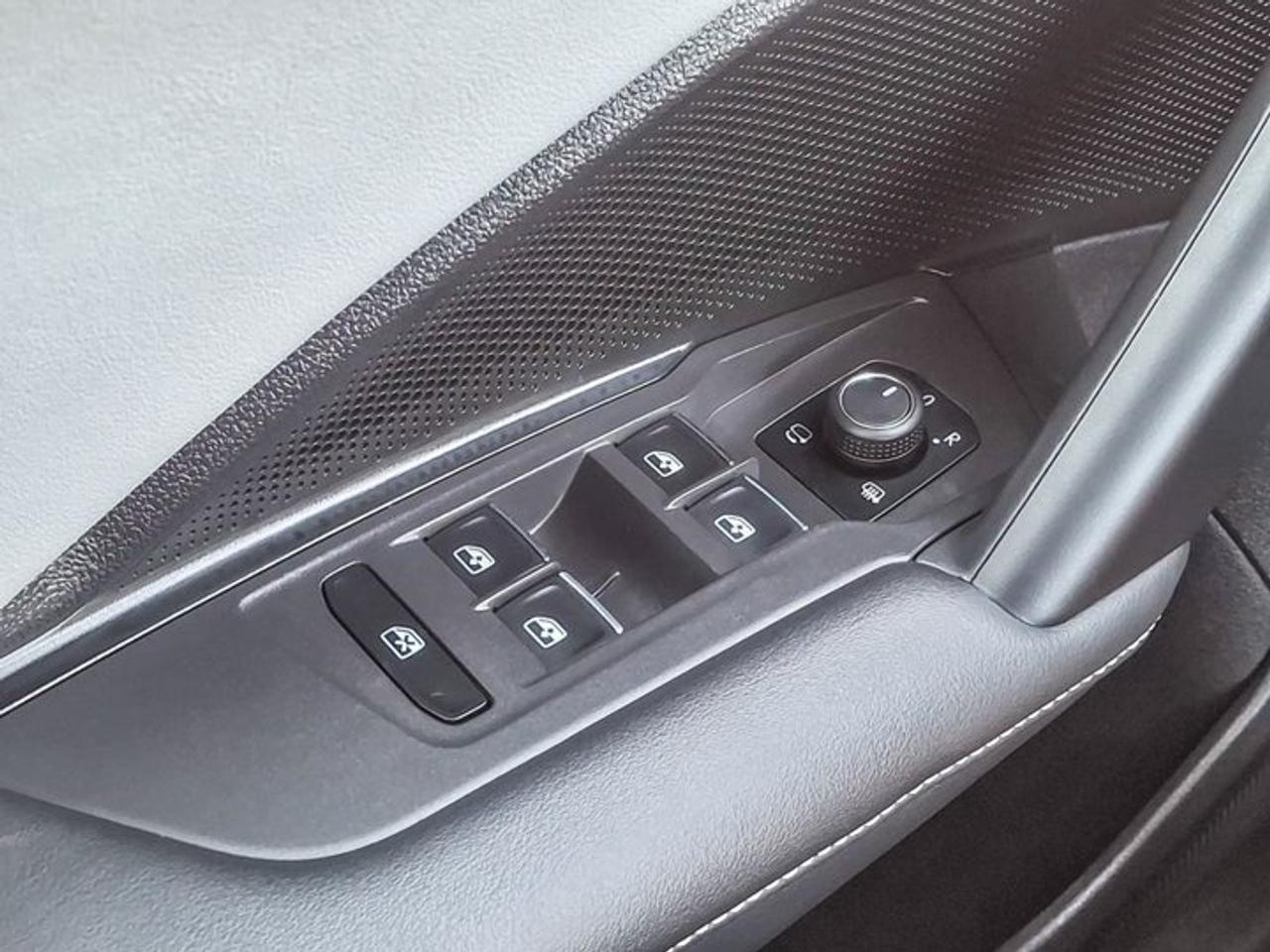 2025 Volkswagen Tiguan Highline R-Line AWD | Leather | Heated + Cooled Massaging Seats | Sunroof | and More ! Photo