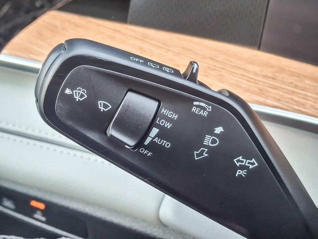 2025 Volkswagen Tiguan Highline R-Line AWD | Leather | Heated + Cooled Massaging Seats | Sunroof | and More ! Photo