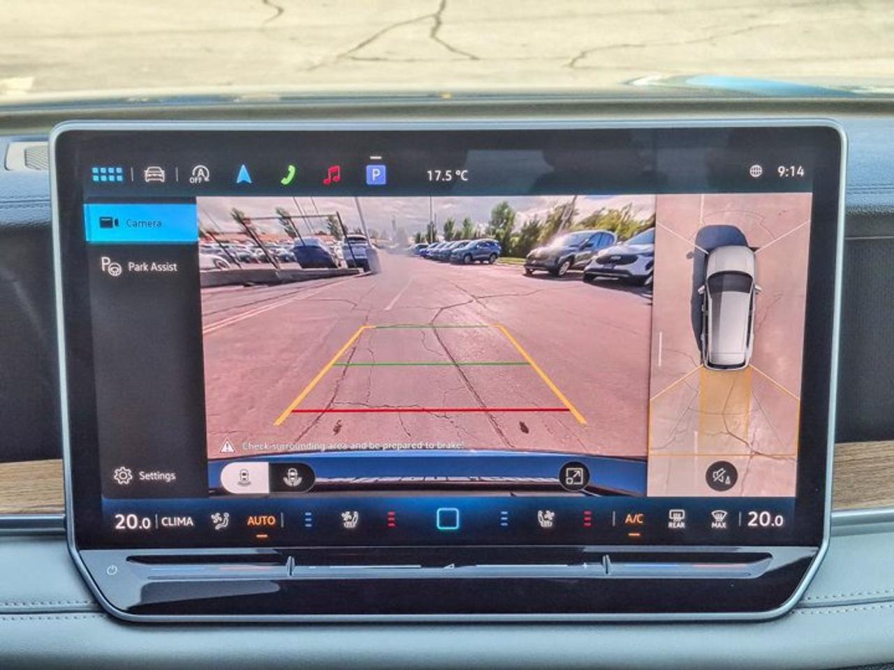 2025 Volkswagen Tiguan Highline R-Line AWD | Leather | Heated + Cooled Massaging Seats | Sunroof | and More ! Photo