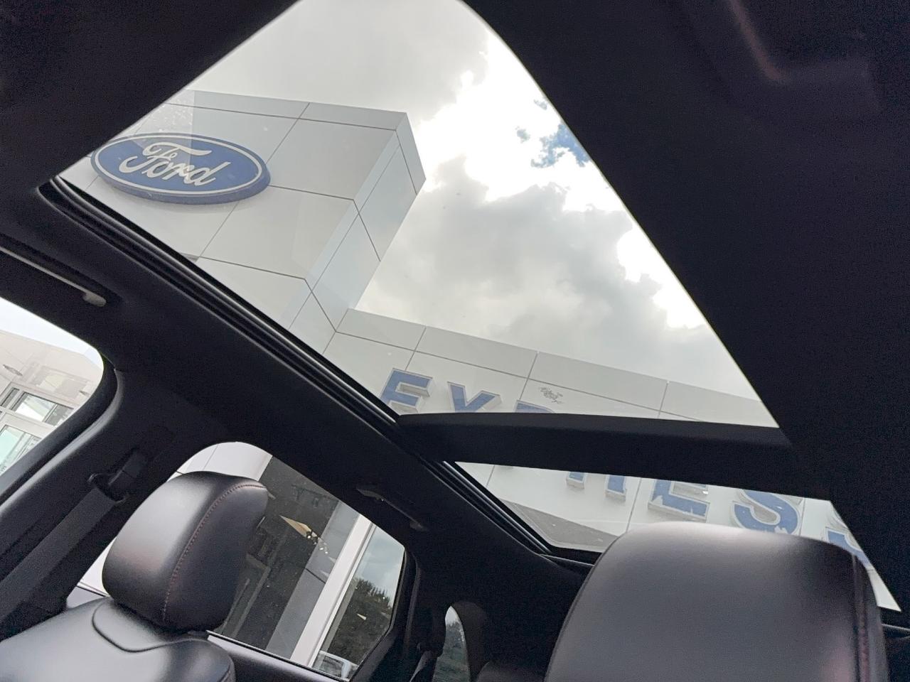 2022 Ford Edge ST LINE! 2L ENGINE, GREAT ON GAS! MINT! 20'S! Photo