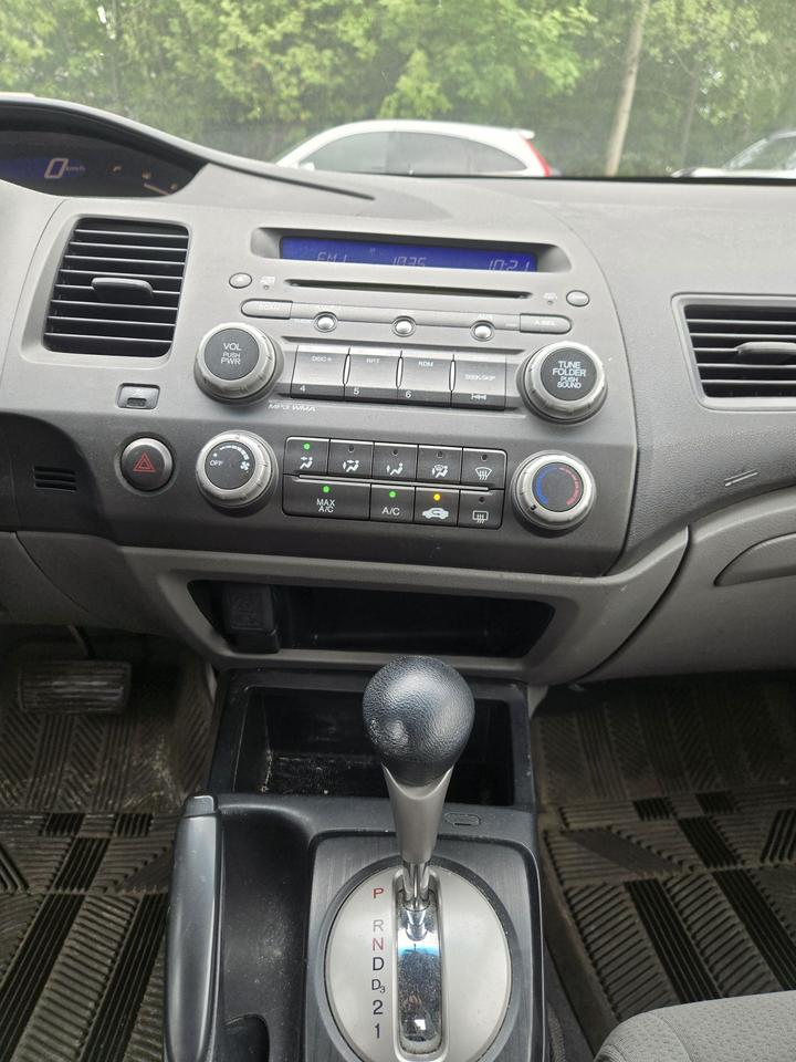 2011 Honda Civic DX-G Photo