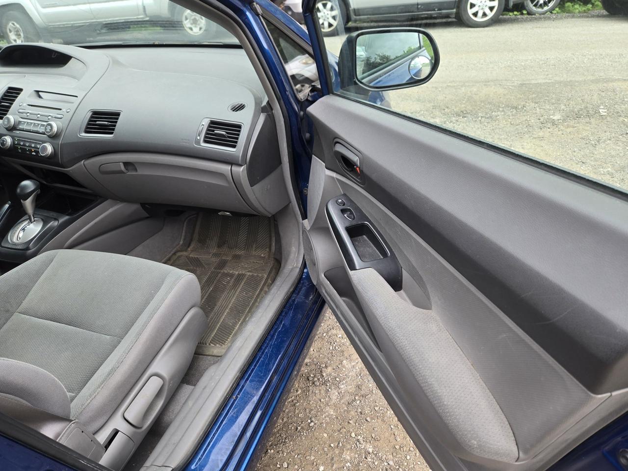 2011 Honda Civic DX-G Photo