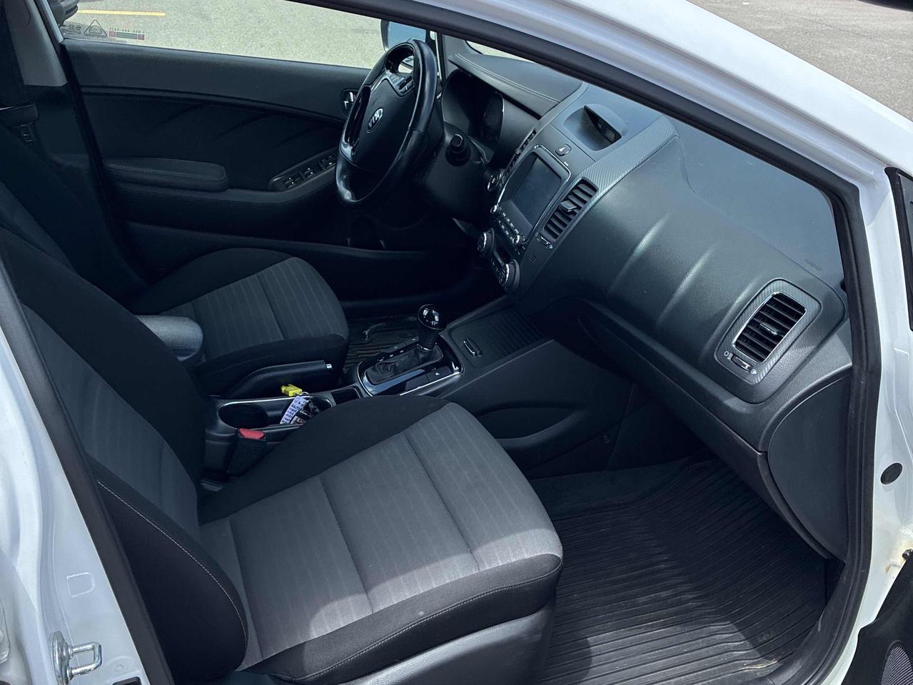 2018 Kia Forte EX | Auto | Sunroof | CarPlay | Cam | Alloys ++ Photo26