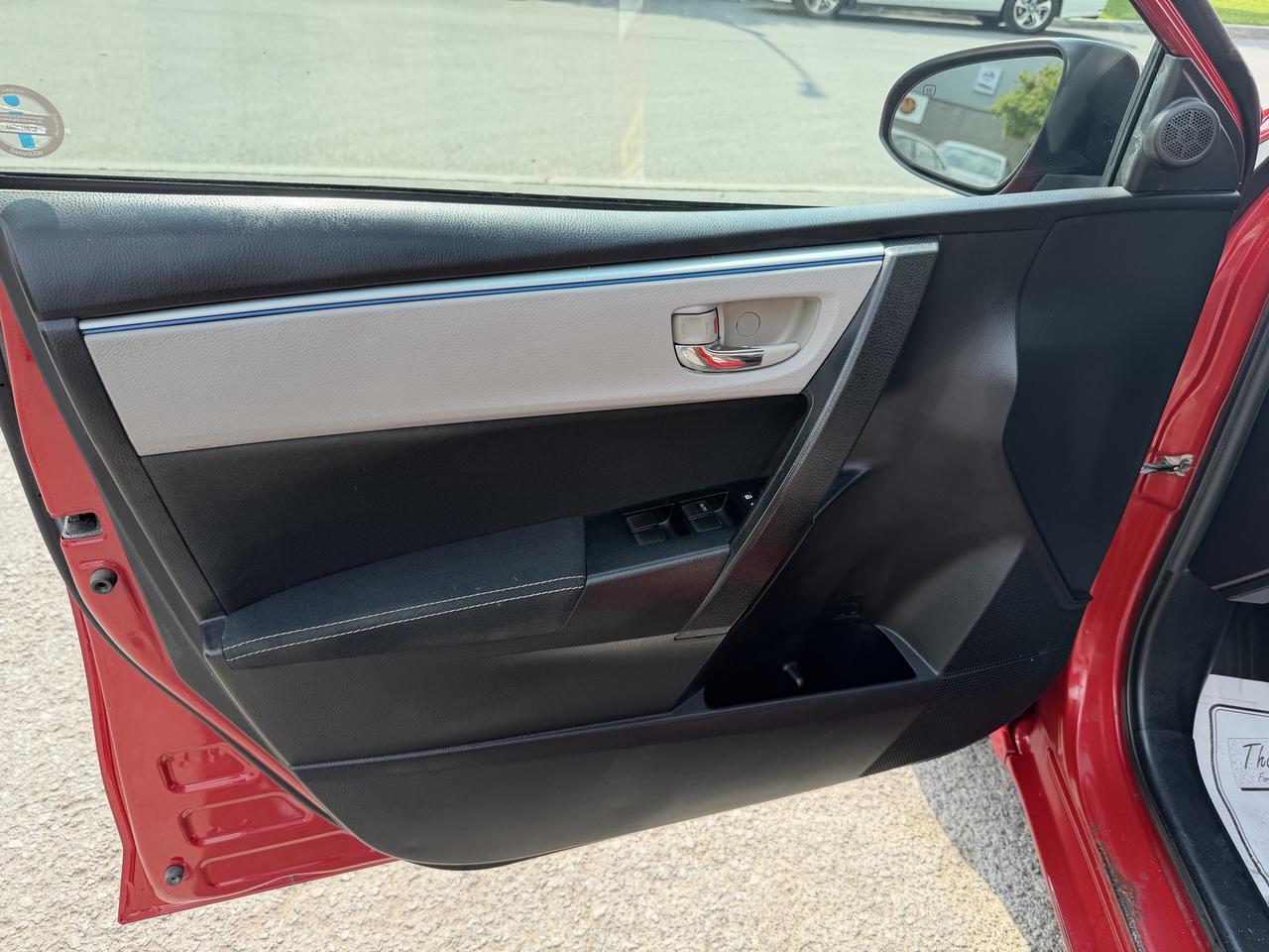 2014 Toyota Corolla LE, HEATED SEATS, BACK-UP CAM AND MORE!! Photo