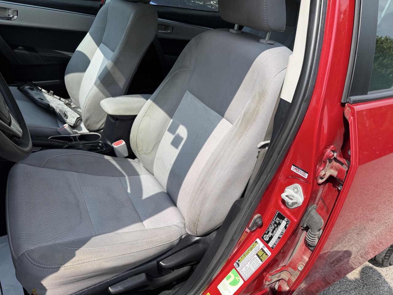 2014 Toyota Corolla LE, HEATED SEATS, BACK-UP CAM AND MORE!! Photo