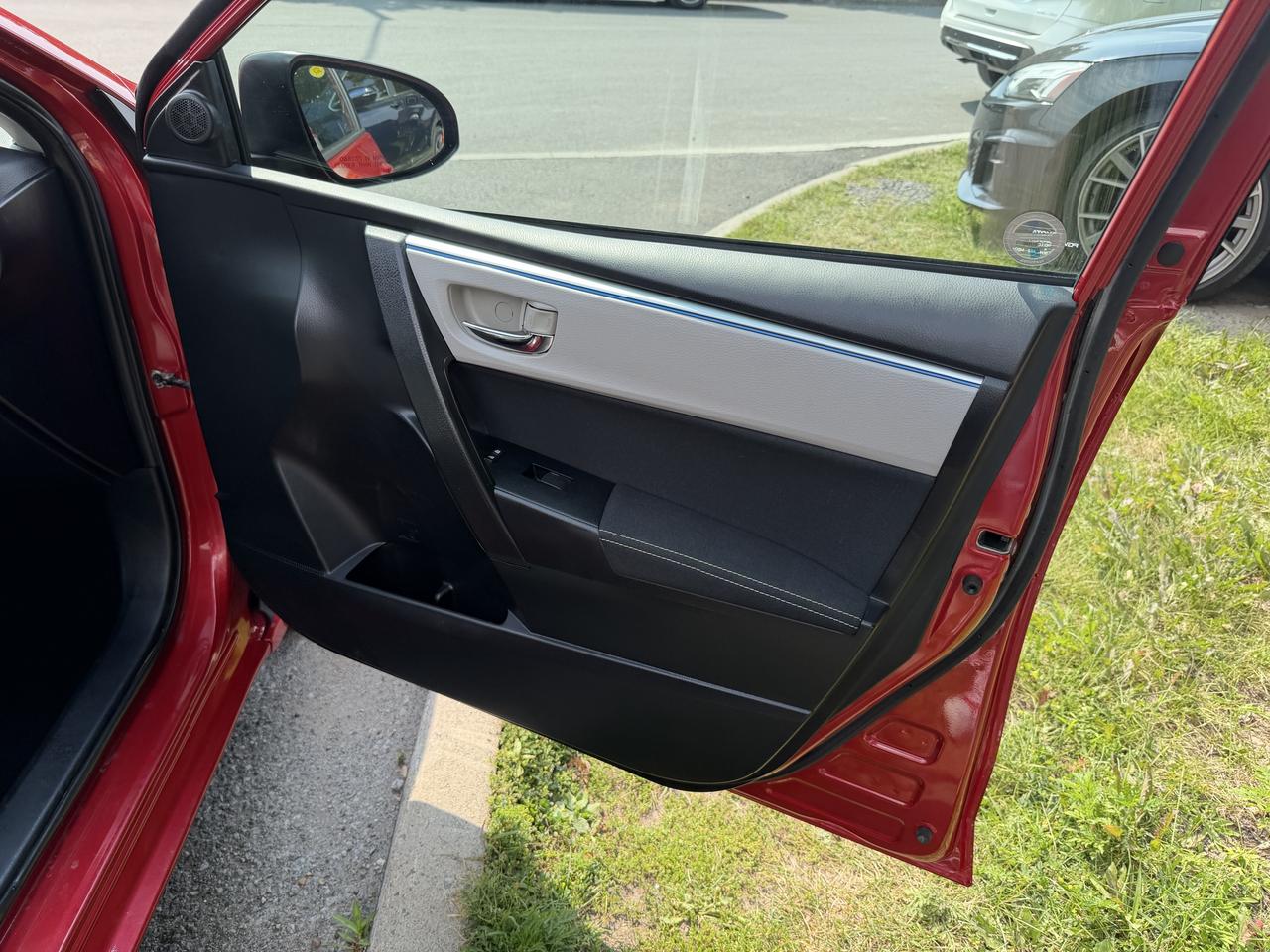 2014 Toyota Corolla LE, HEATED SEATS, BACK-UP CAM AND MORE!! - Photo #25