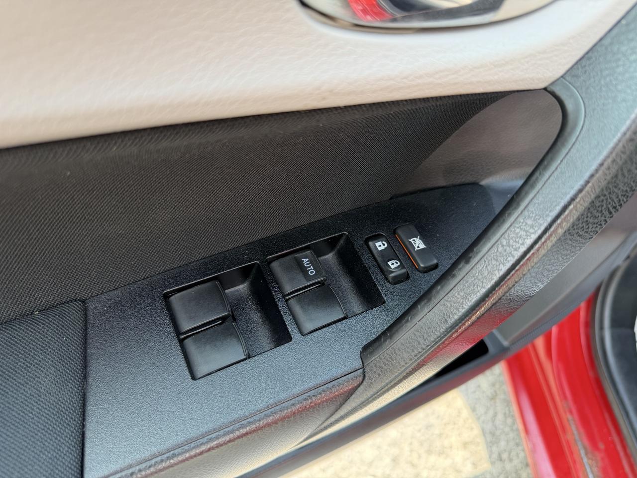 2014 Toyota Corolla LE, HEATED SEATS, BACK-UP CAM AND MORE!! Photo