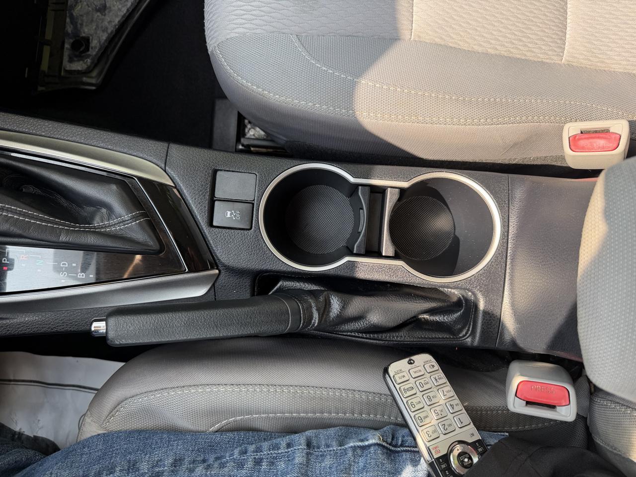 2014 Toyota Corolla LE, HEATED SEATS, BACK-UP CAM AND MORE!! Photo