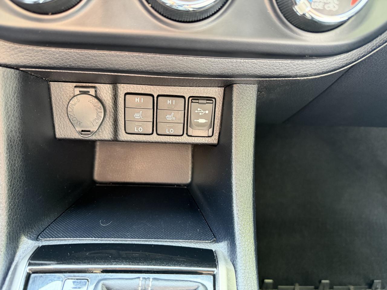 2014 Toyota Corolla LE, HEATED SEATS, BACK-UP CAM AND MORE!! Photo