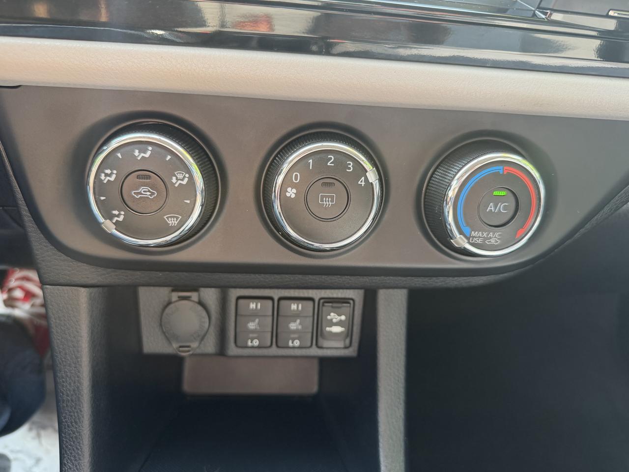 2014 Toyota Corolla LE, HEATED SEATS, BACK-UP CAM AND MORE!! - Photo #35