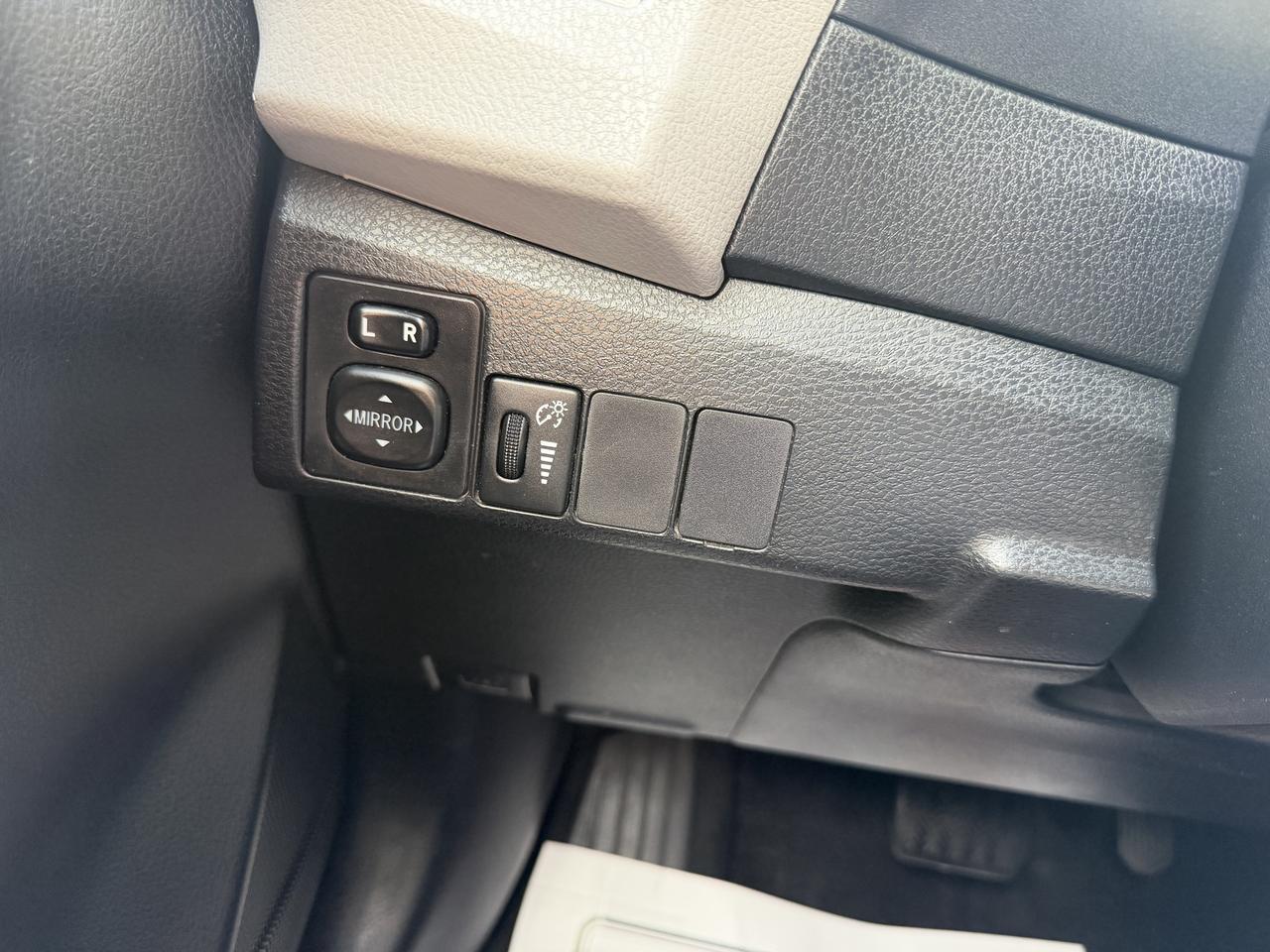 2014 Toyota Corolla LE, HEATED SEATS, BACK-UP CAM AND MORE!! Photo