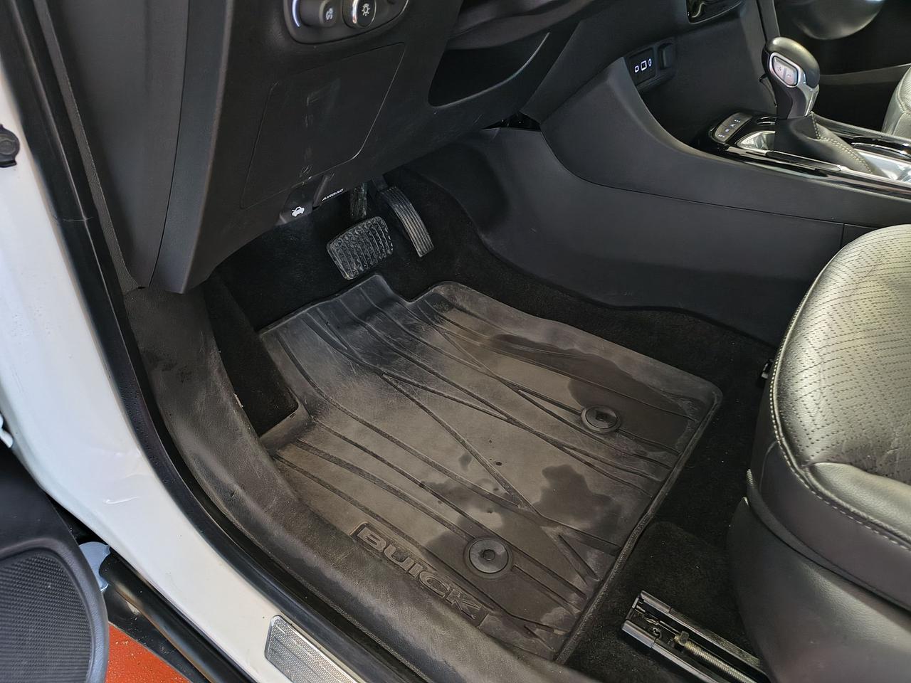 2023 Buick Encore GX Essence Photo0