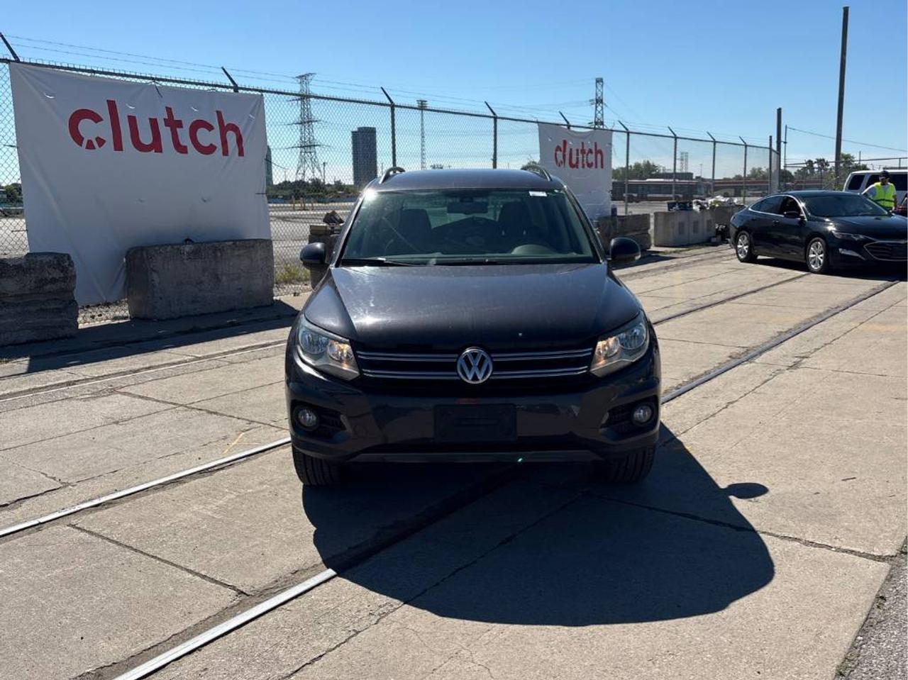 2016 Volkswagen Tiguan COMFORTLINE, GPS, B/U CAM, HEATED SEATS & MORE!! Photo