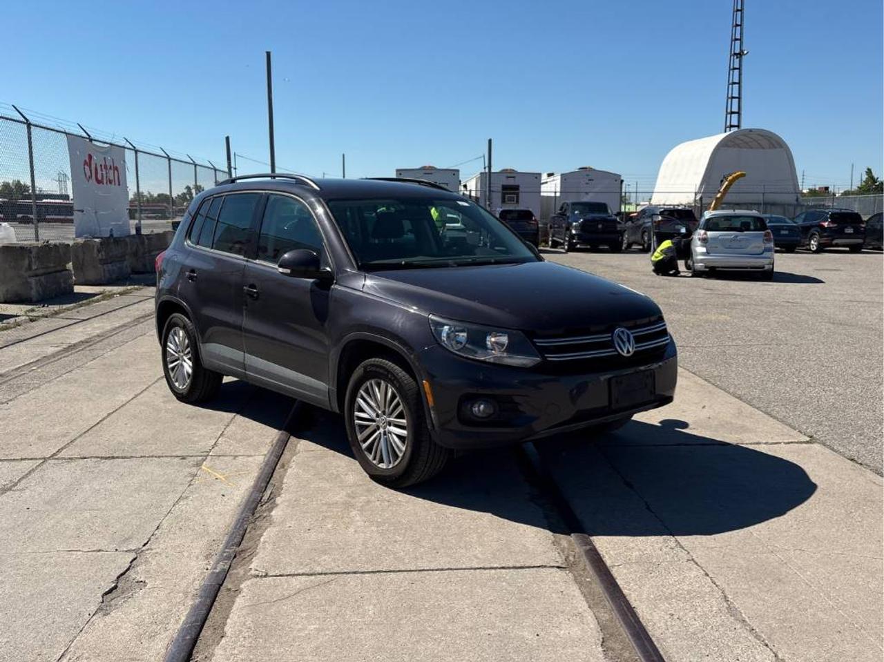 2016 Volkswagen Tiguan COMFORTLINE, GPS, B/U CAM, HEATED SEATS & MORE!! Photo6
