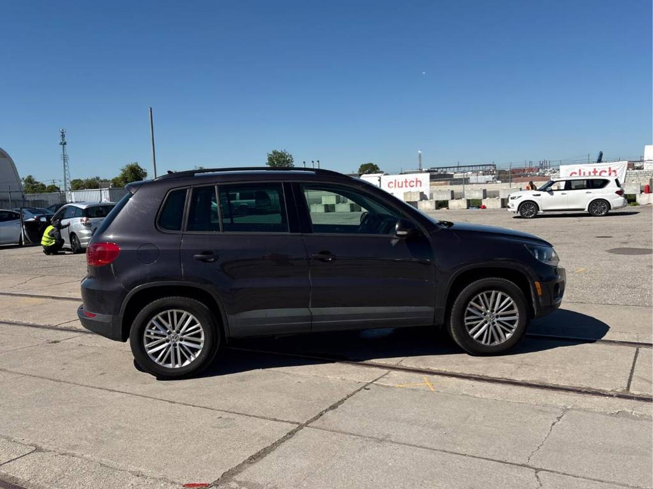 2016 Volkswagen Tiguan COMFORTLINE, GPS, B/U CAM, HEATED SEATS & MORE!! Photo13