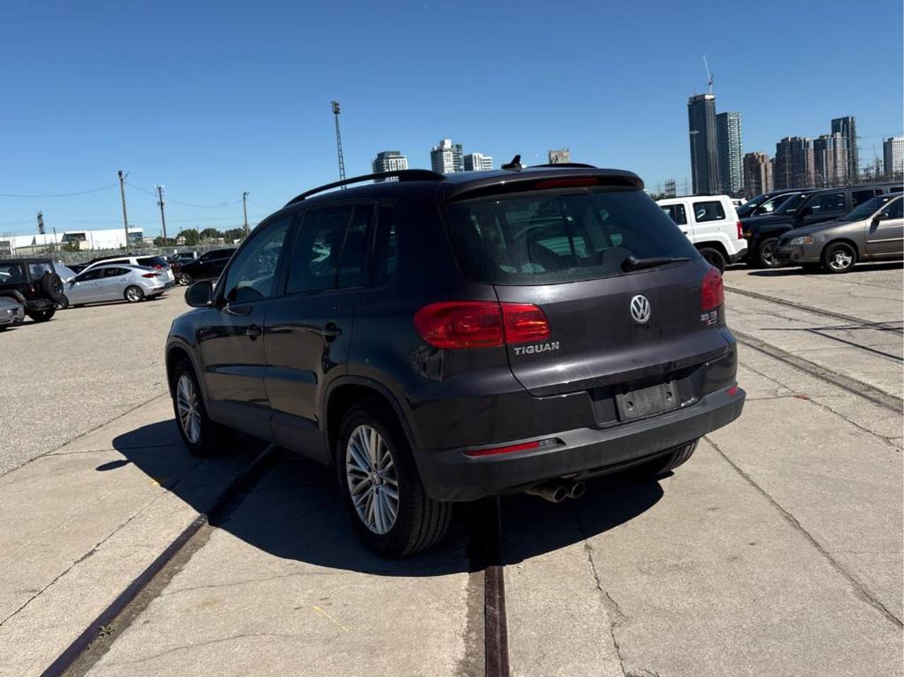 2016 Volkswagen Tiguan COMFORTLINE, GPS, B/U CAM, HEATED SEATS & MORE!! Photo