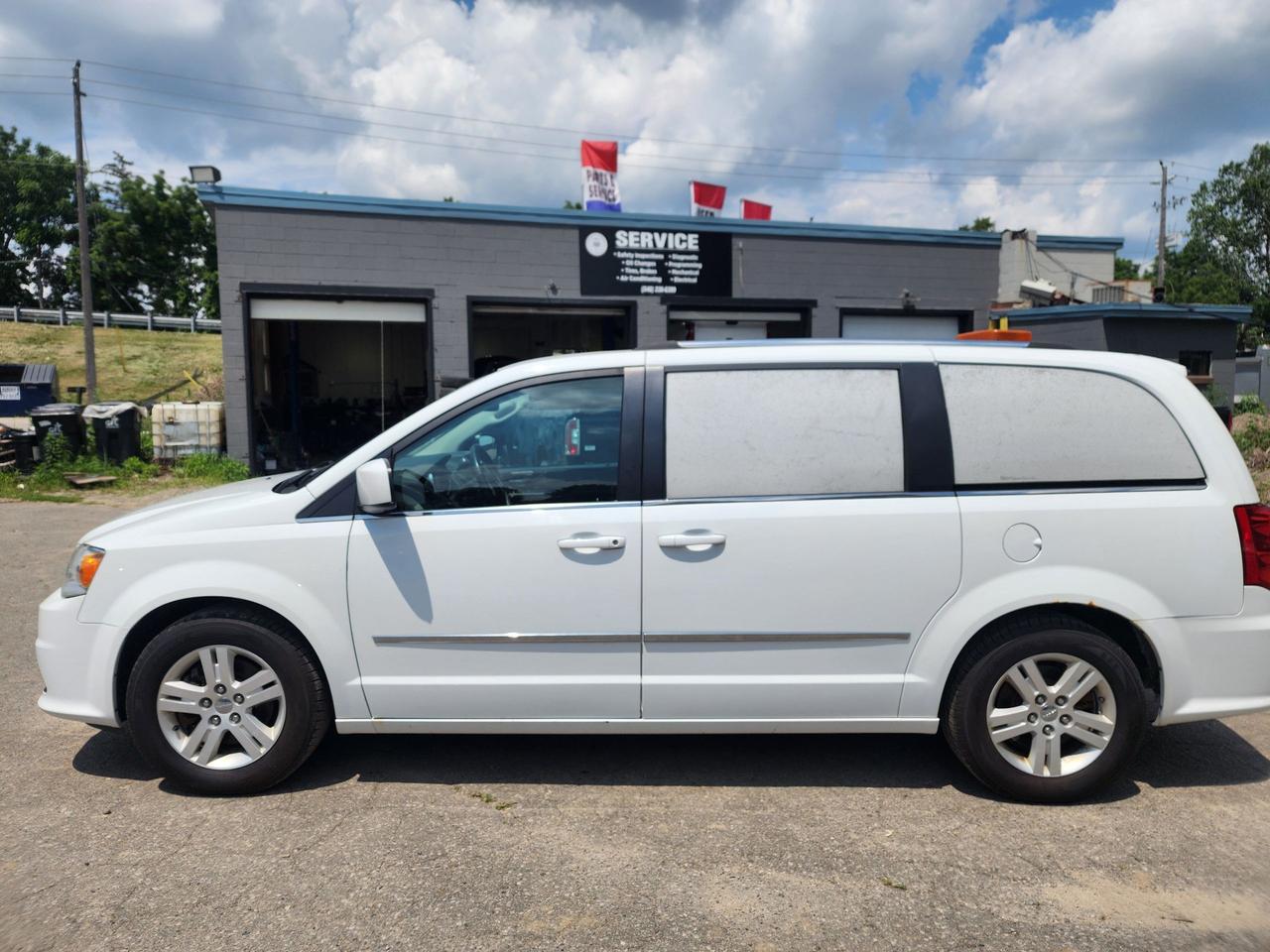 2017 Dodge Grand Caravan Crew l Clean Carfax l No Accident l WORK VAN! Photo