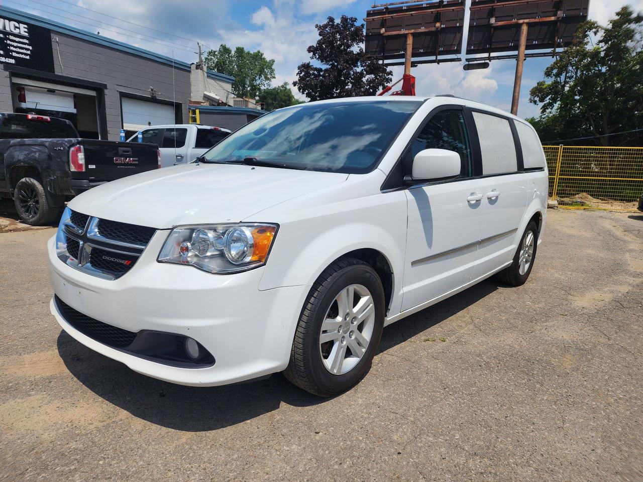 Used 2017 Dodge Grand Caravan Crew l Clean Carfax l No Accident l WORK VAN! for sale in Brantford, ON