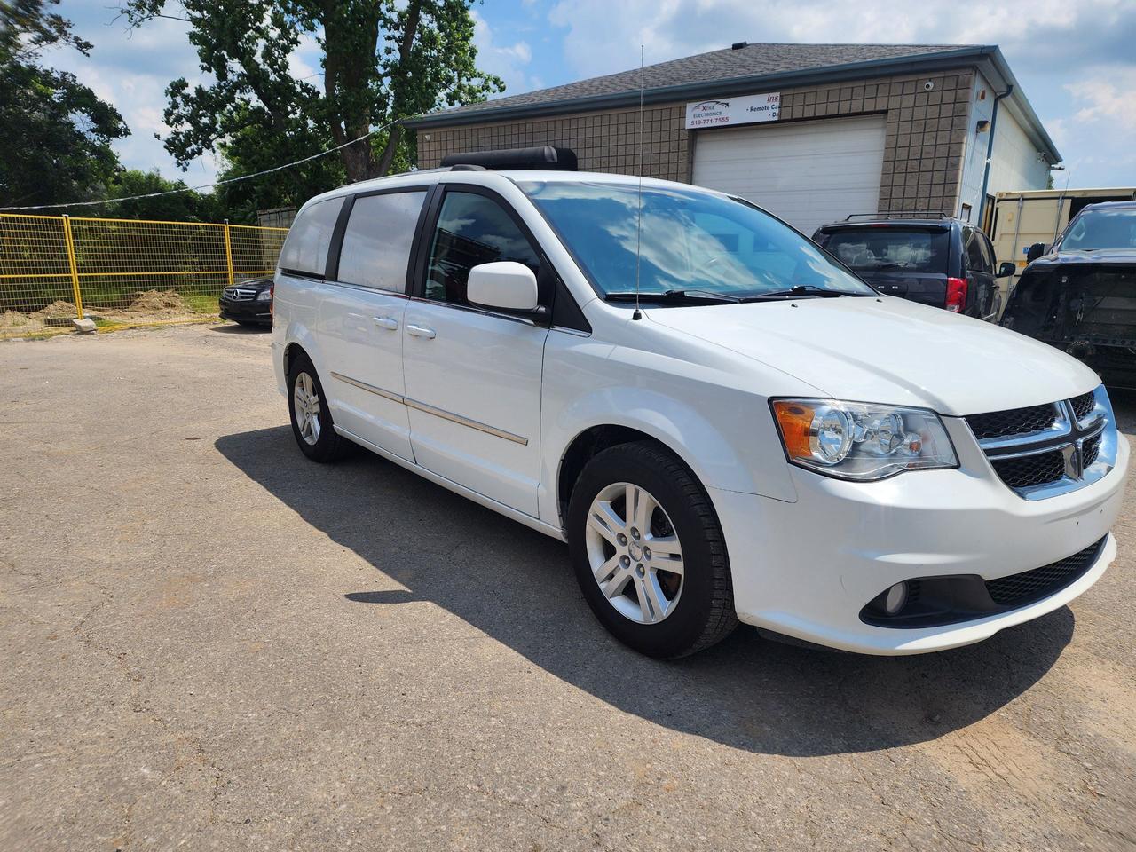 2017 Dodge Grand Caravan Crew l Clean Carfax l No Accident l WORK VAN! Photo2