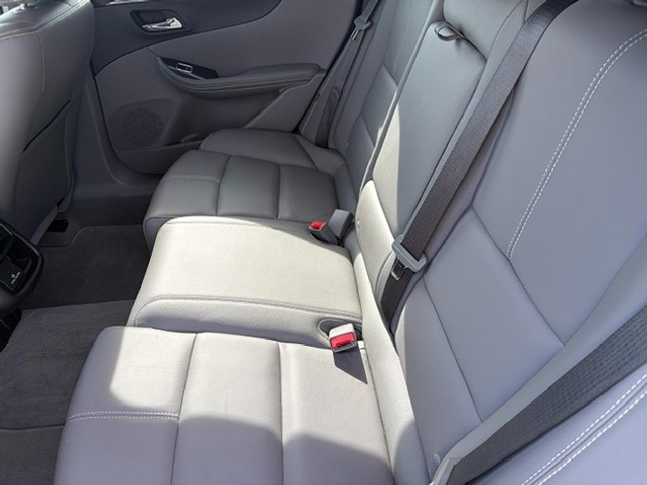 2019 Chevrolet Impala LT Photo3