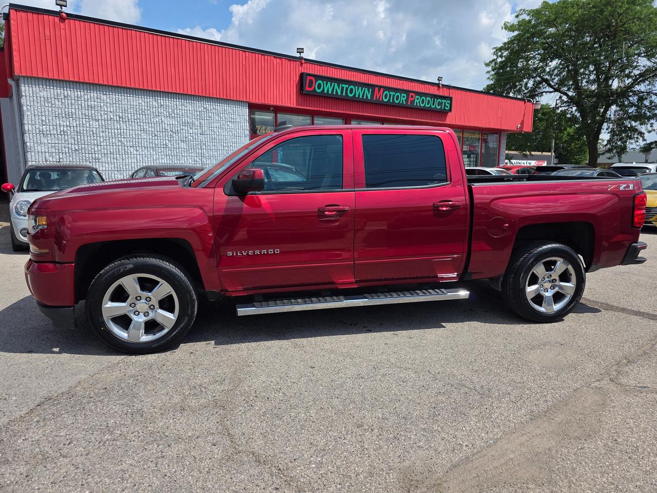 2018 Chevrolet Silverado 1500 LT 4WD Crew Cab Photo2