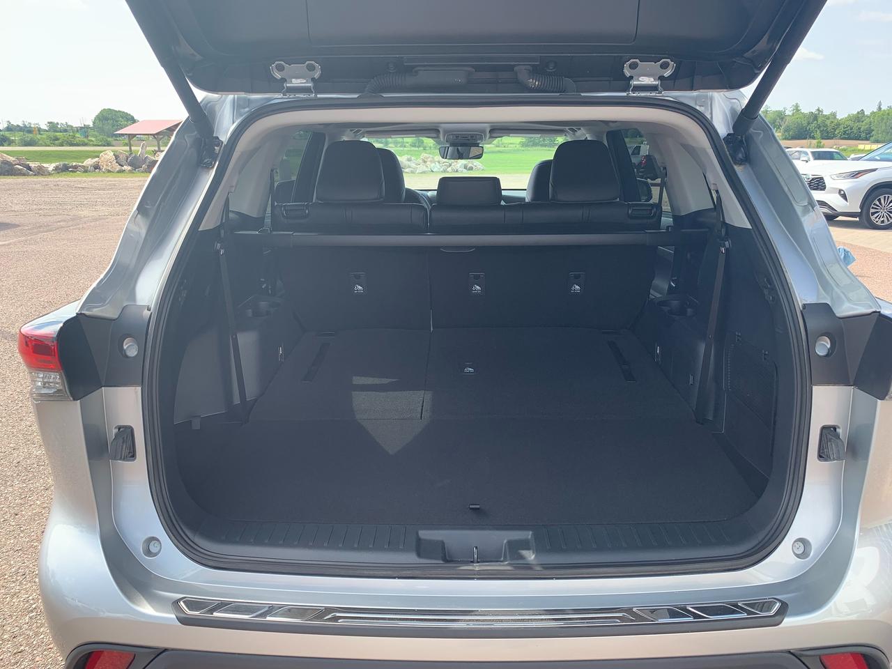 2024 Toyota Highlander XLE Photo4