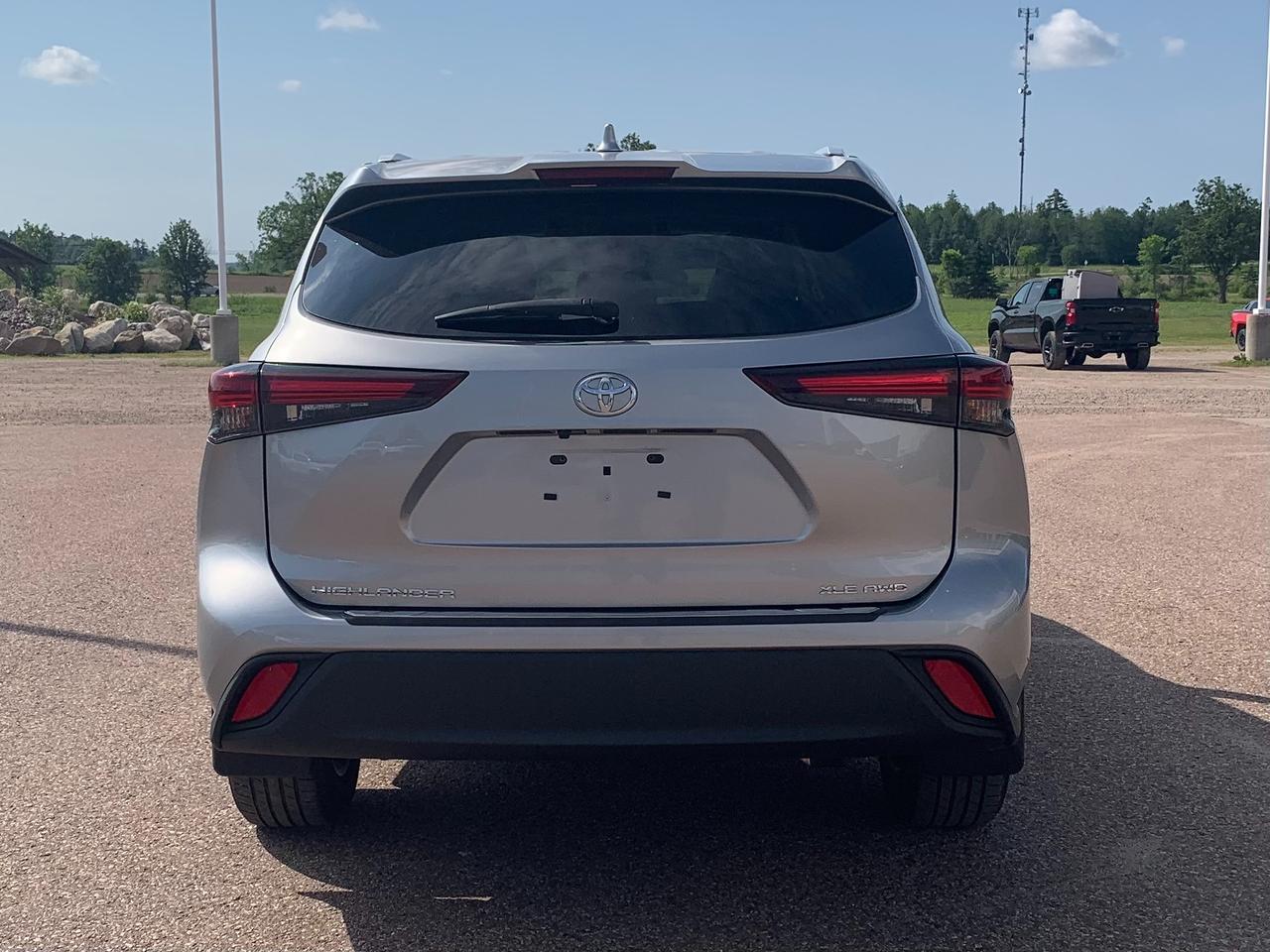 2024 Toyota Highlander XLE Photo3