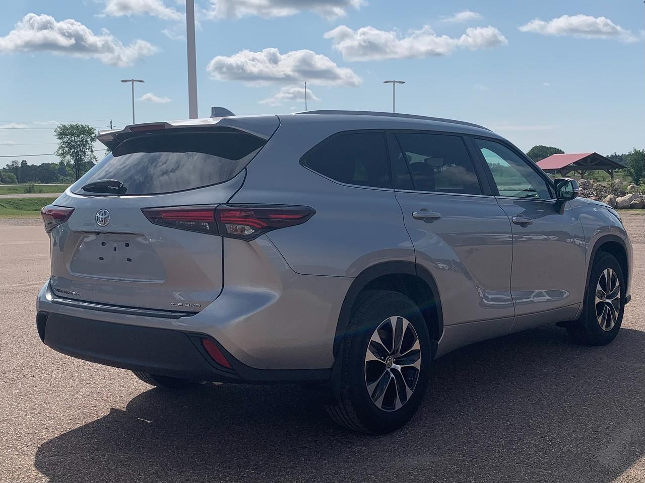 2024 Toyota Highlander XLE Photo