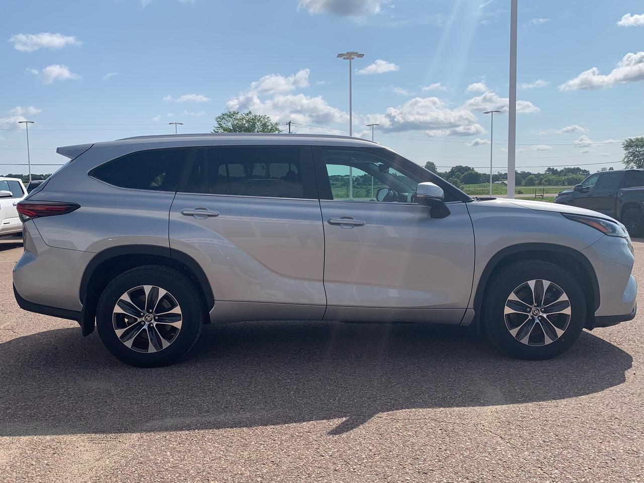 2024 Toyota Highlander XLE Photo