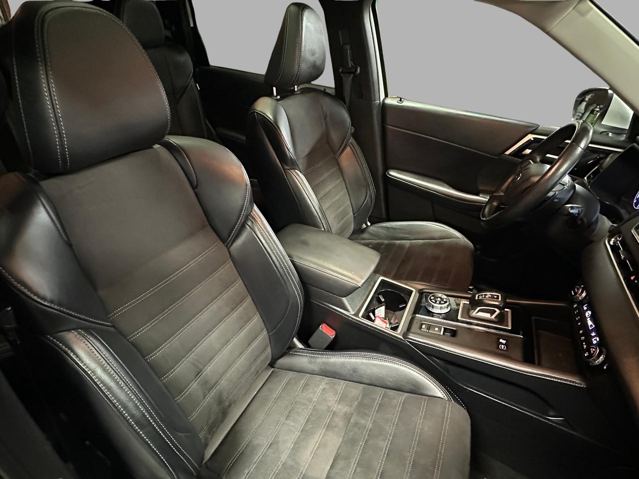 2024 Mitsubishi Outlander PHEV SEL / CLEAN CARFAX / LEATHER / NAVI / AWD / 7 PASS Photo