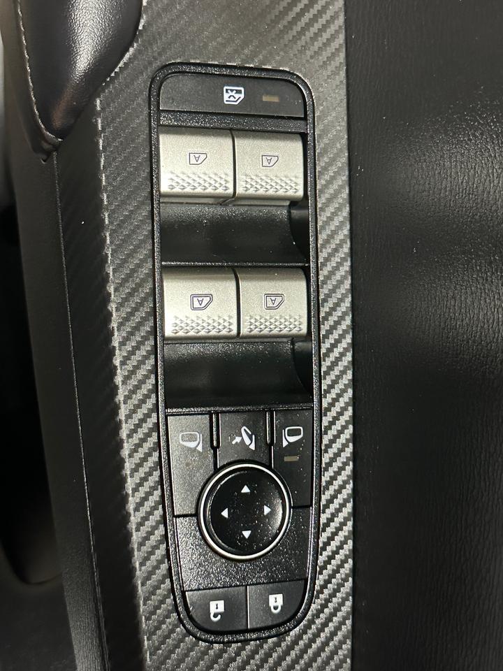 2024 Mitsubishi Outlander PHEV SEL / CLEAN CARFAX / LEATHER / NAVI / AWD / 7 PASS Photo