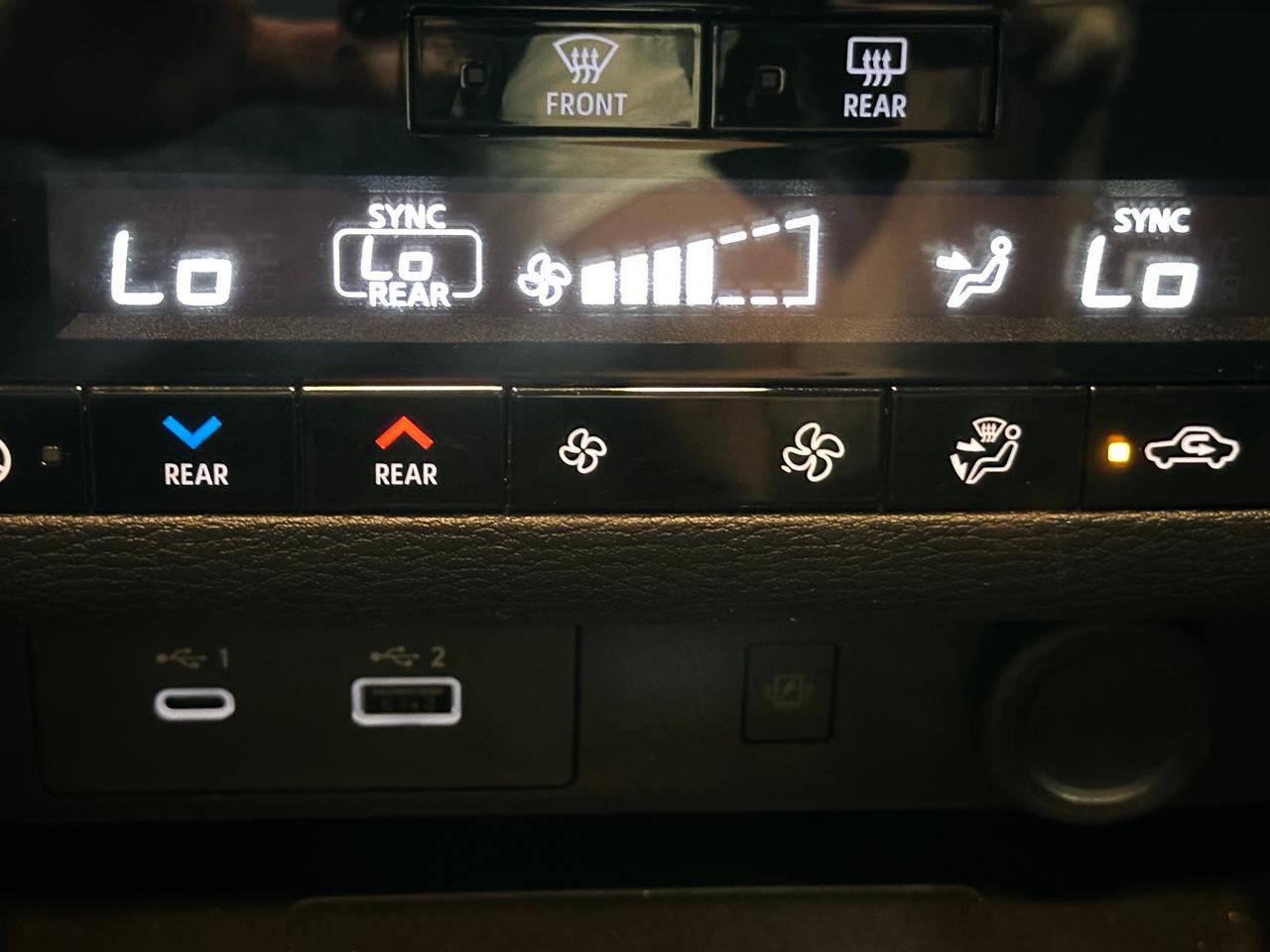 2024 Mitsubishi Outlander PHEV SEL / CLEAN CARFAX / LEATHER / NAVI / AWD / 7 PASS Photo