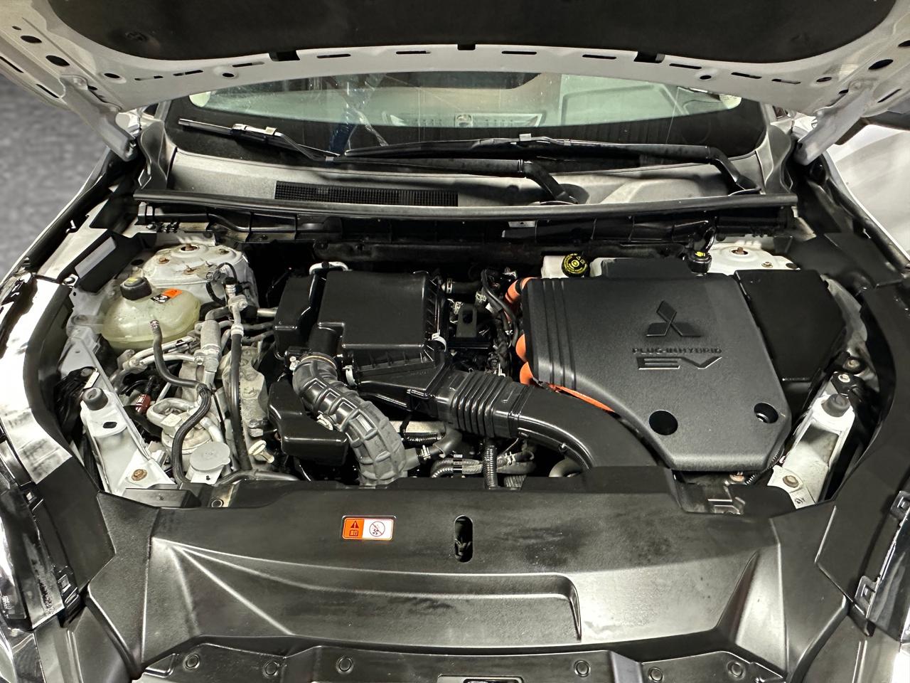 2024 Mitsubishi Outlander PHEV SEL / CLEAN CARFAX / LEATHER / NAVI / AWD / 7 PASS Photo