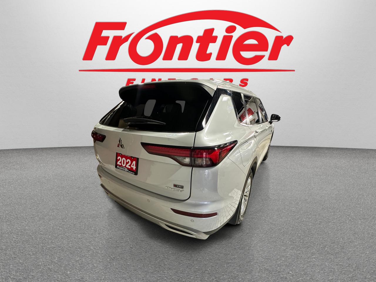 2024 Mitsubishi Outlander PHEV SEL / CLEAN CARFAX / LEATHER / NAVI / AWD / 7 PASS Photo