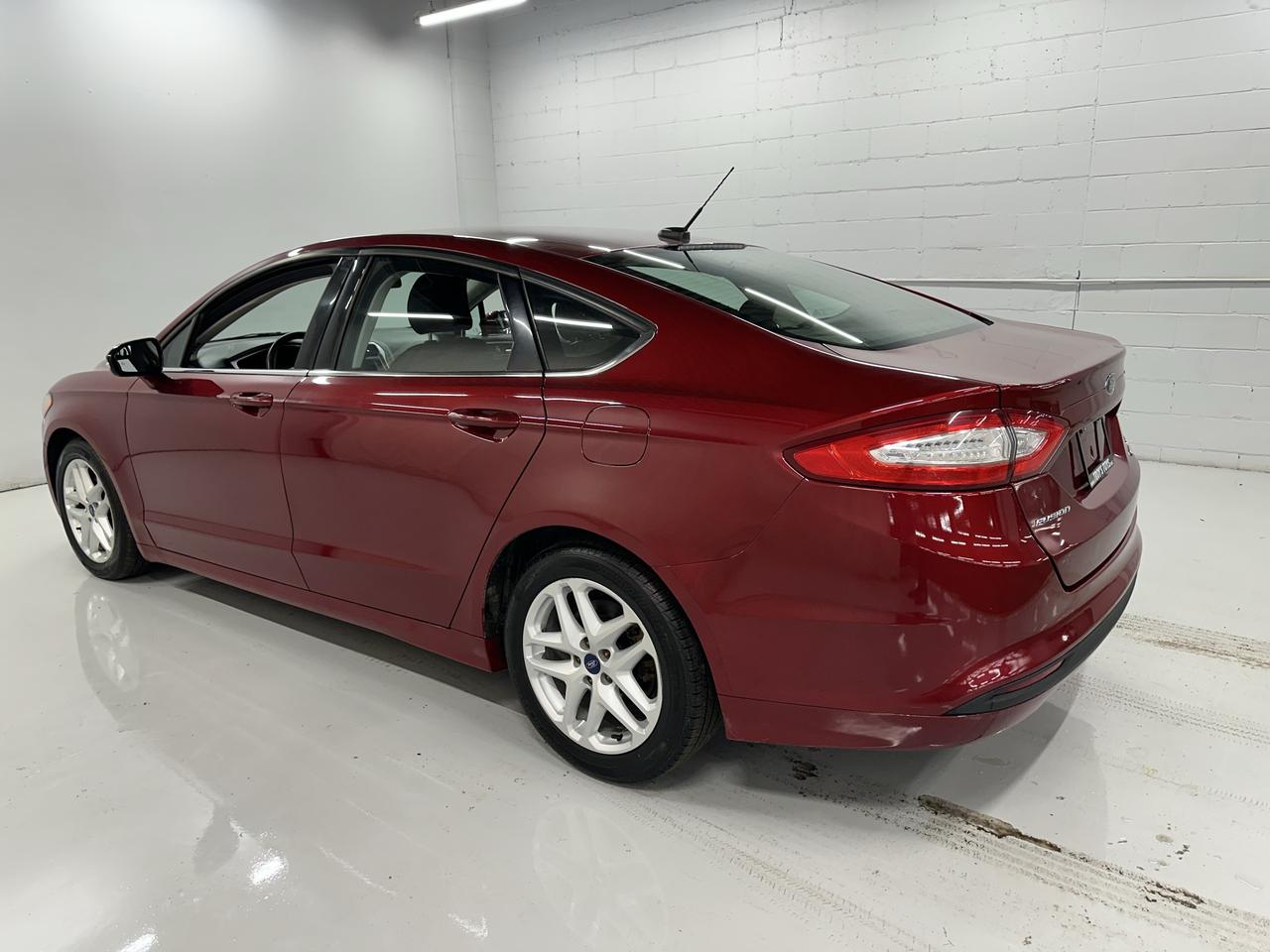 2016 Ford Fusion 4dr Sdn SE FWD Photo24