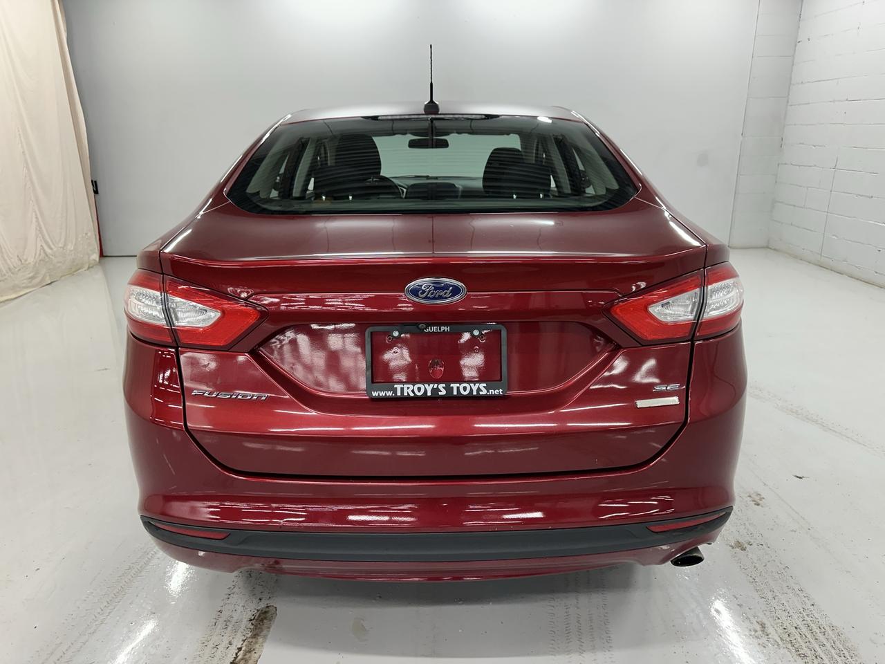 2016 Ford Fusion 4dr Sdn SE FWD Photo5