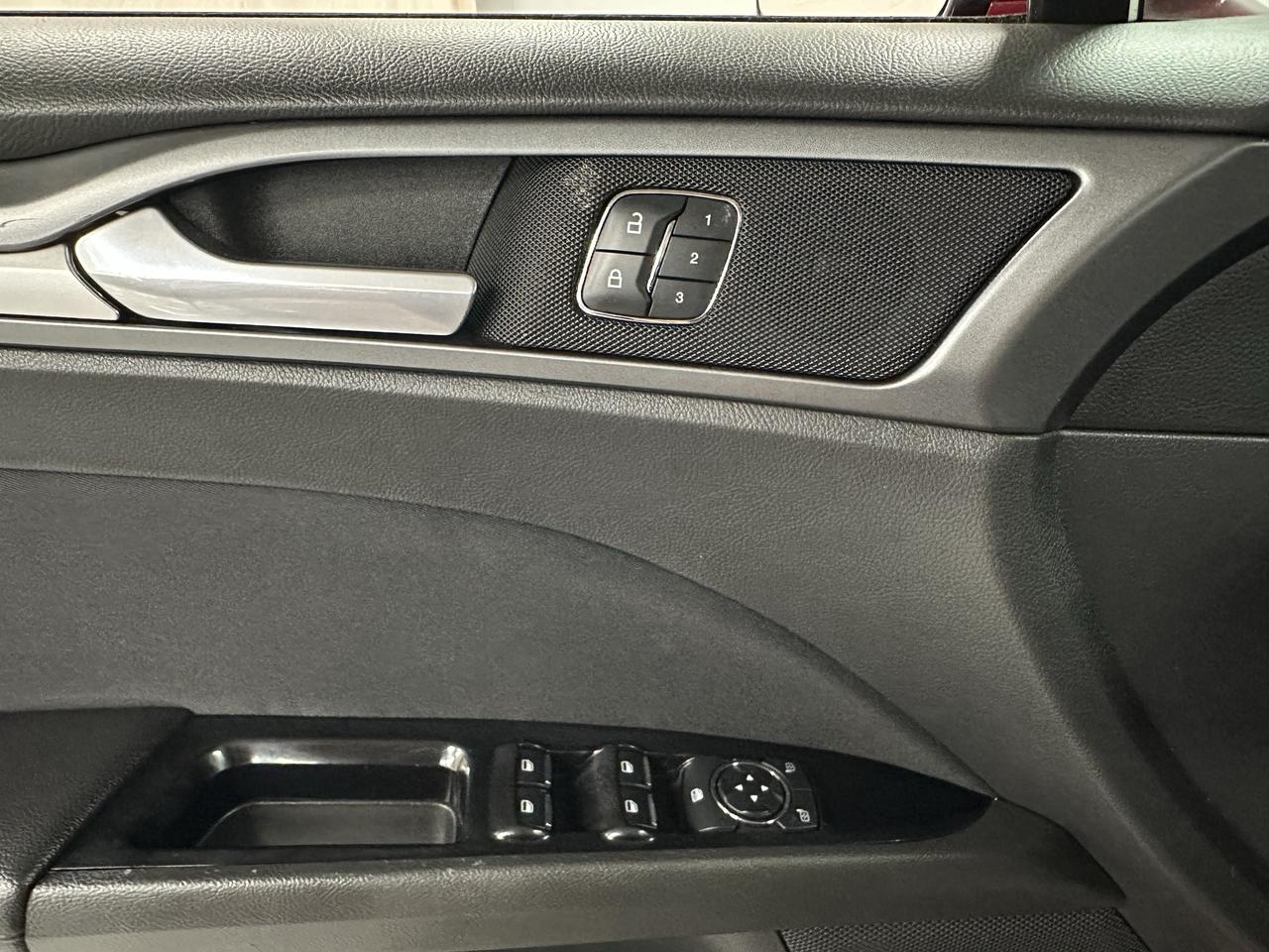 2016 Ford Fusion 4dr Sdn SE FWD Photo12