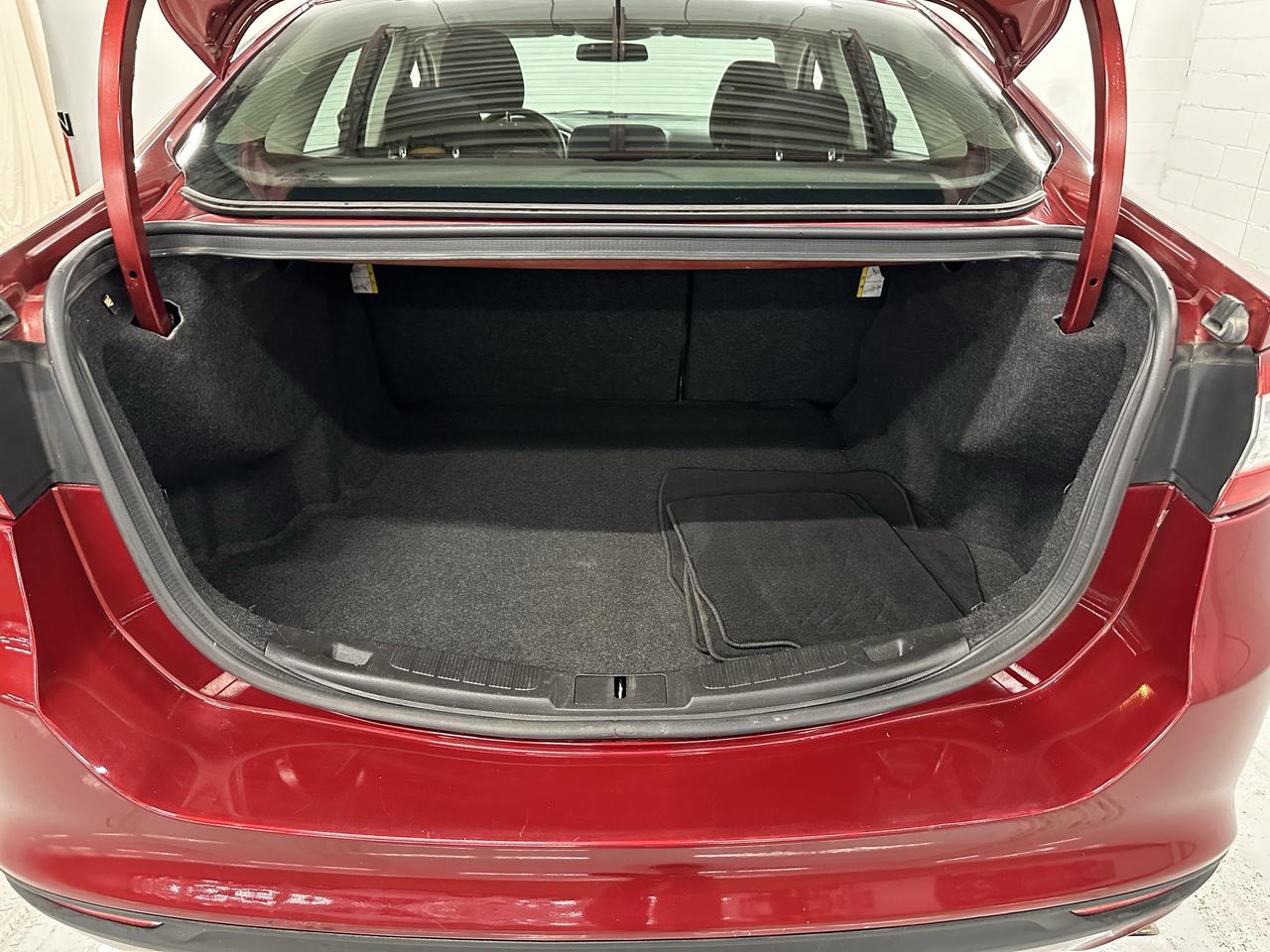 2016 Ford Fusion 4dr Sdn SE FWD Photo26