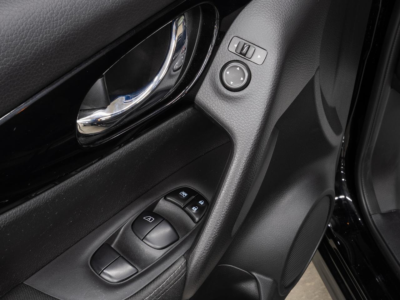 2019 Nissan Qashqai SV AWD | Sunroof | Heated Seats | BSM | CarPlay