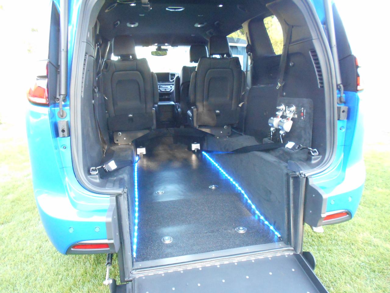 2027 Chrysler Pacifica Select S FWD-Wheelchair Accessible Rear Entry Photo