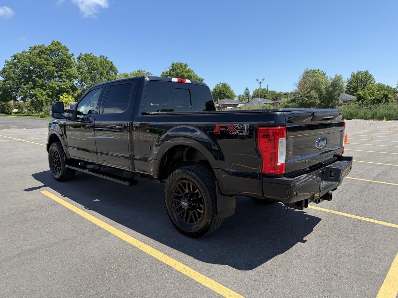 2019 Ford F-250 SUPER DUTY Lariat Photo2