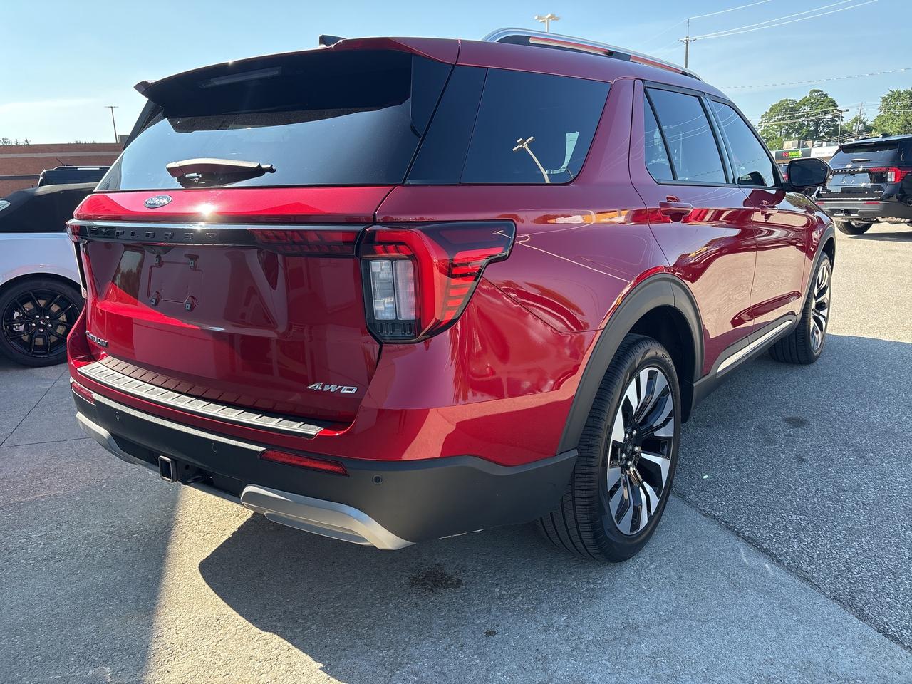 2025 Ford Explorer Platinum 4WD Photo2